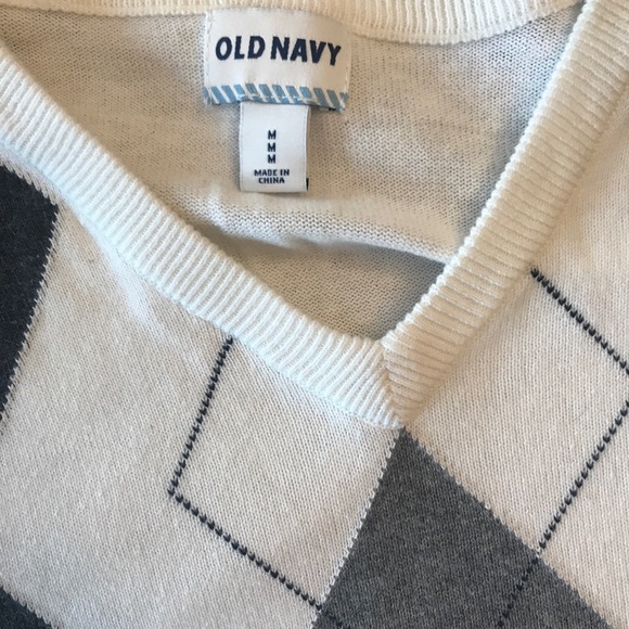 Trendy, argyle, white and gray sweater! - Picture 2 of 3